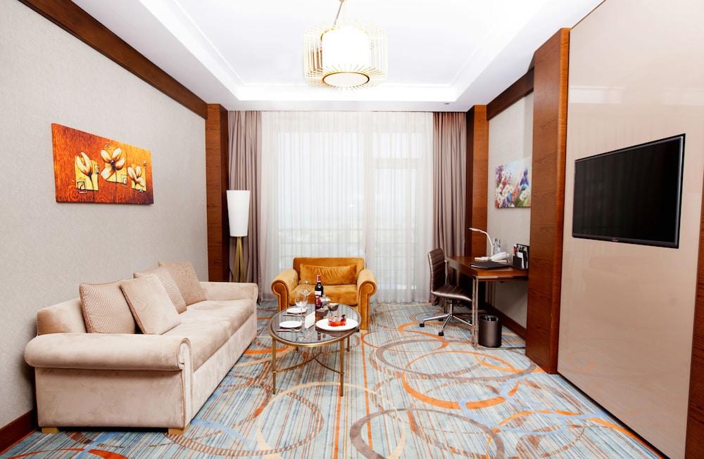 Movenpick Winter Park Baku Hotel Exterior photo